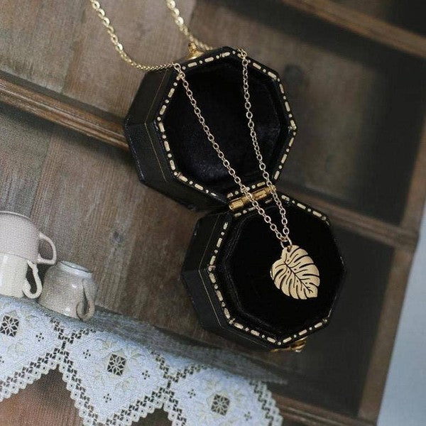 TROPICAL LEAF NECKLACE