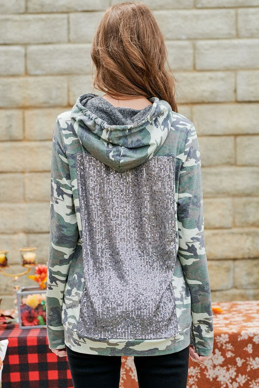 CAMOUFLAGE PRINTED HOODED TOP