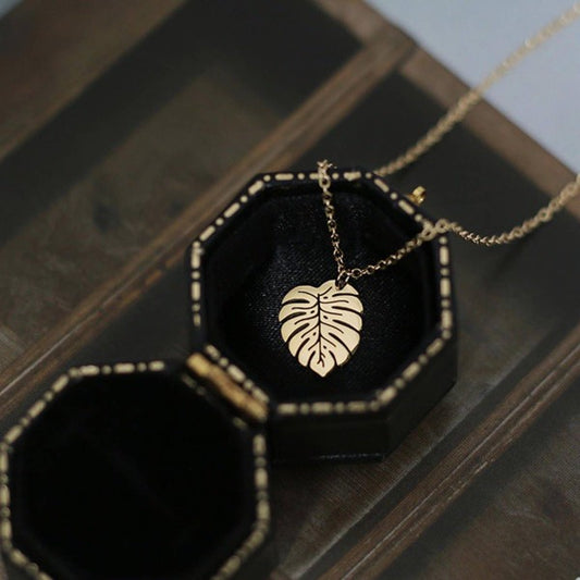 TROPICAL LEAF NECKLACE